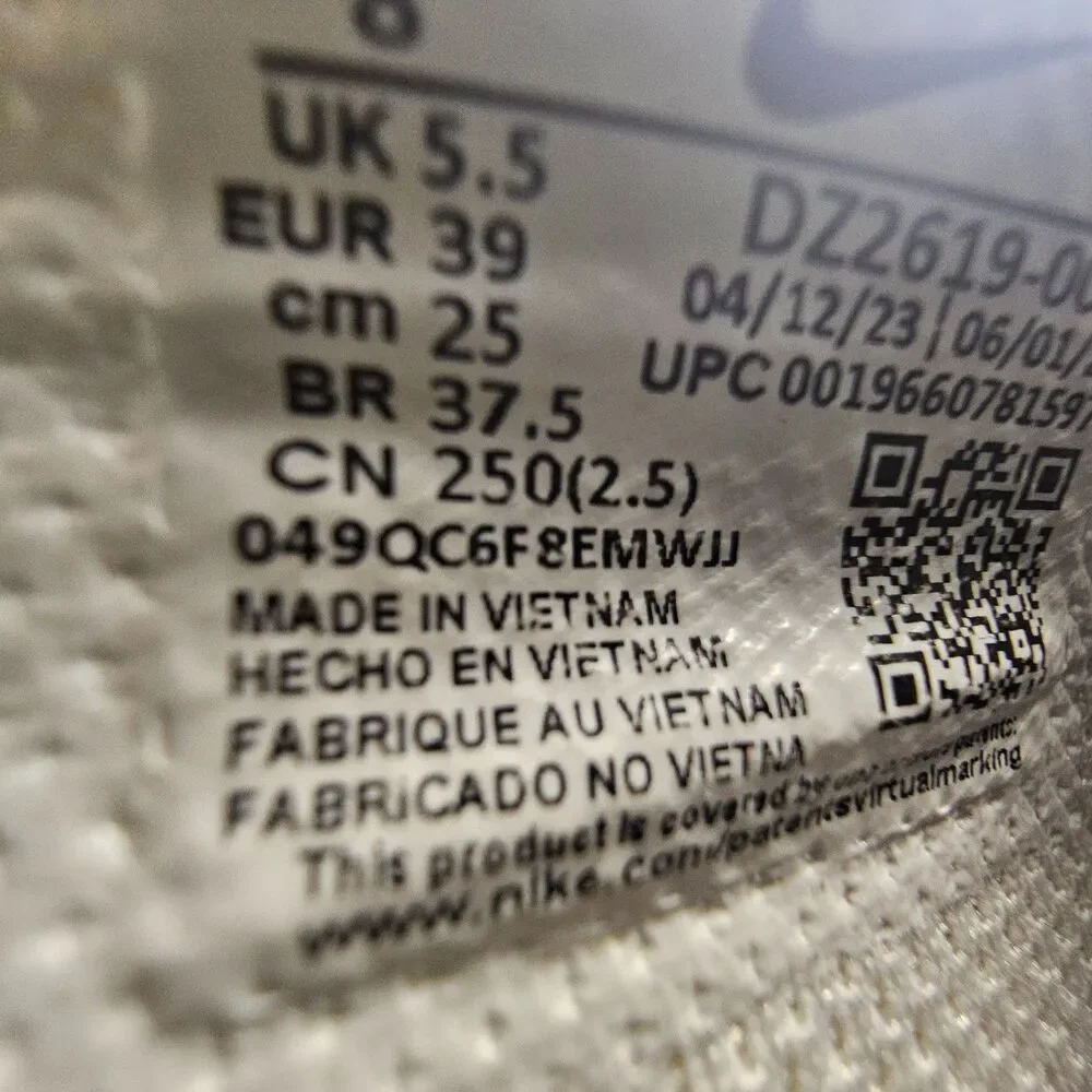 Nike Air Max Excee Sneakers Women 8 White Black Metallic Gold Running Shoes